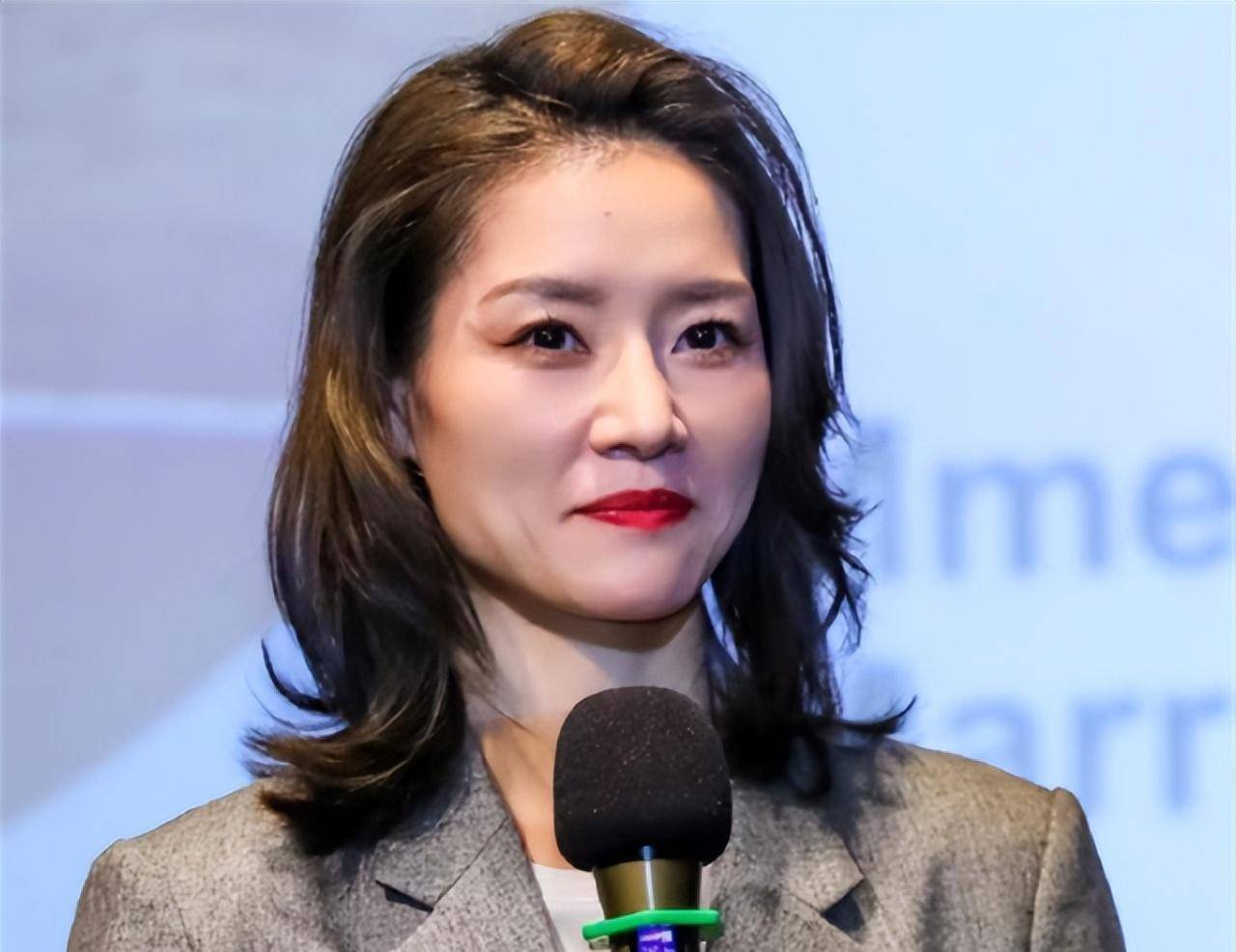 李娜来袭!换人、点球后续来了(李娜领奖台上却被人当众扇巴掌了吗)|MW电子游戏
